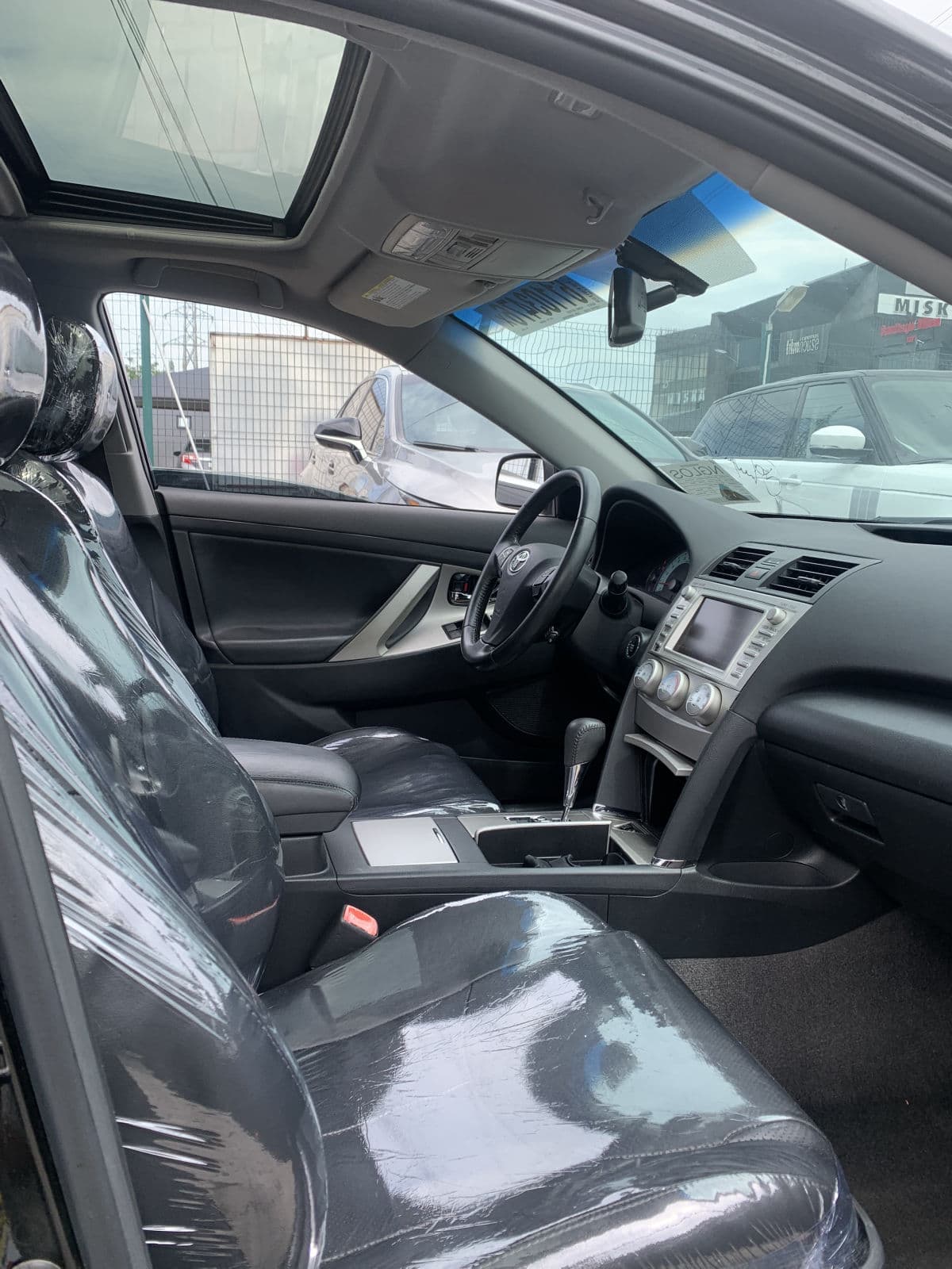 2010 Toyota Camry Sedan — photo 5 of 11