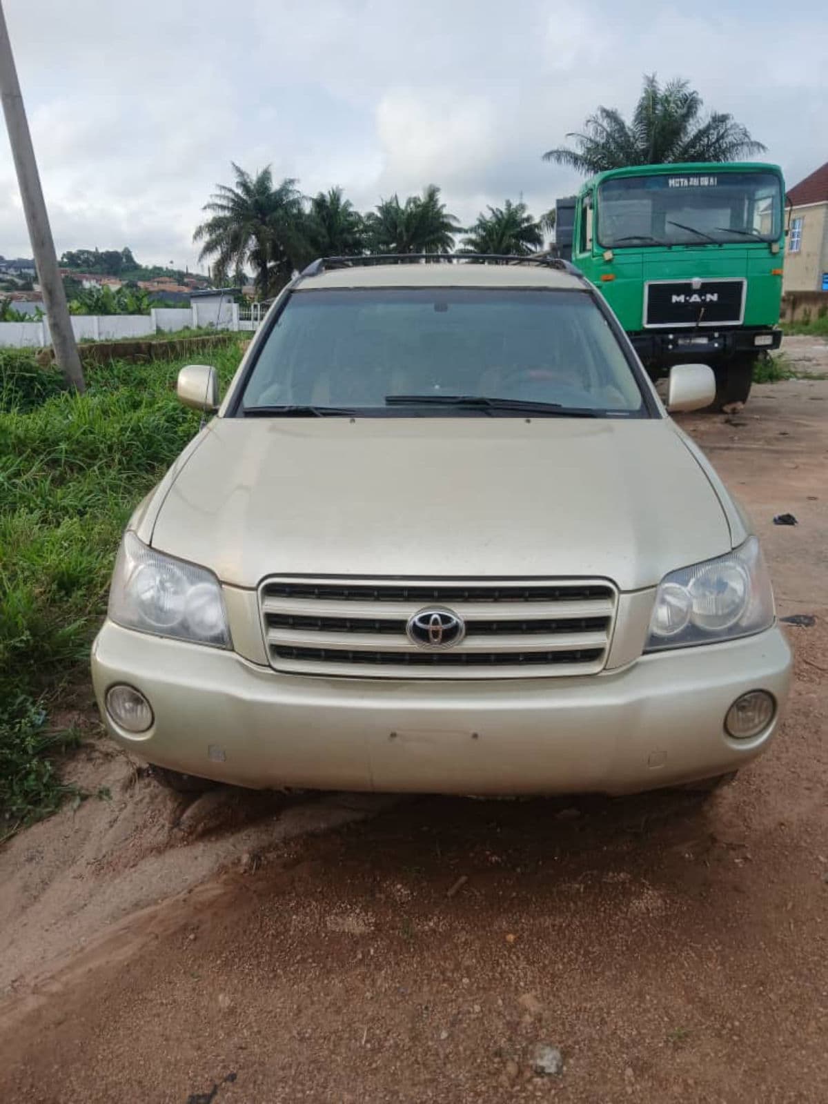 2005 Toyota Highlander SUV — photo 2 of 7