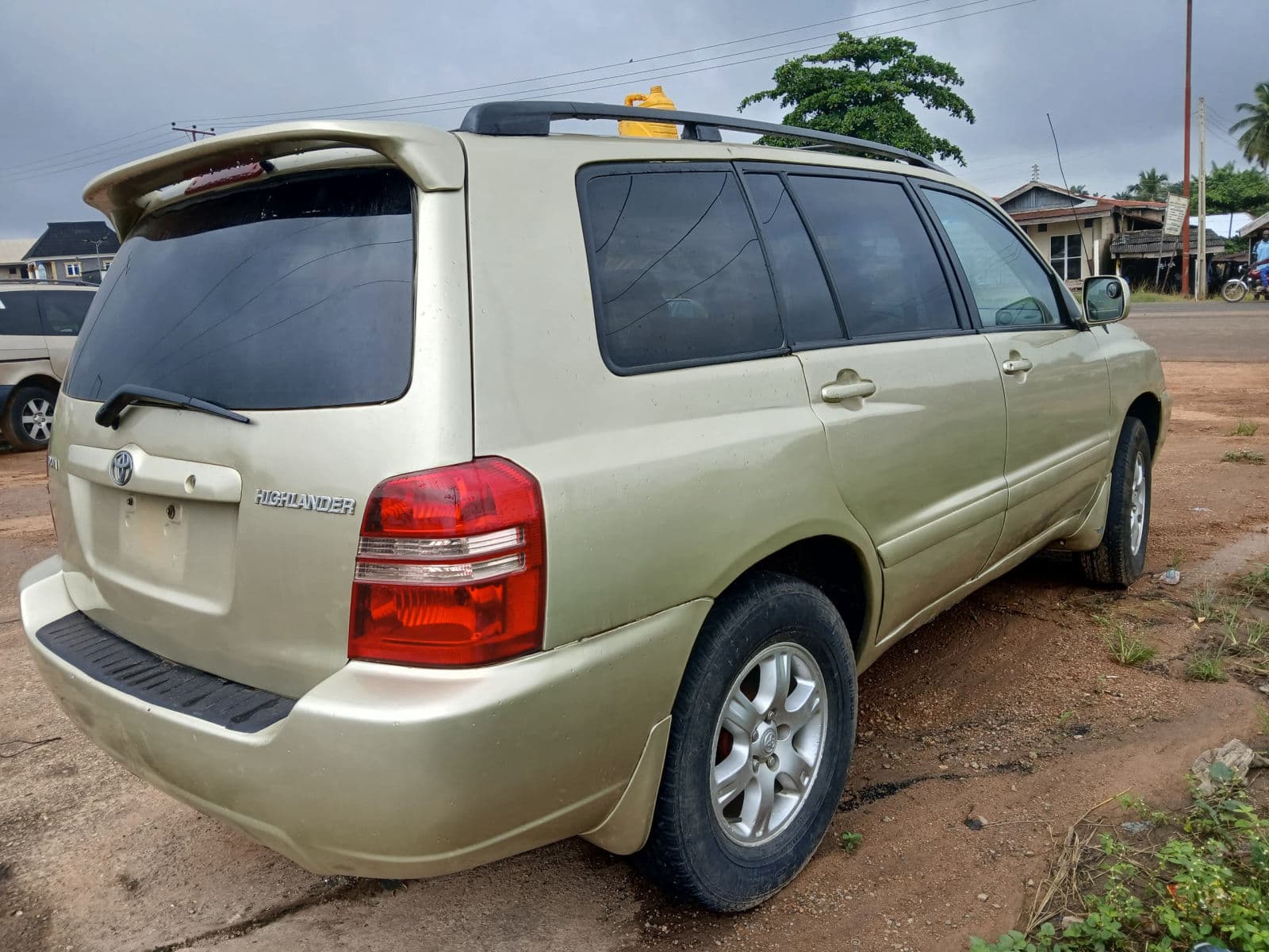 2005 Toyota Highlander SUV — photo 4 of 7