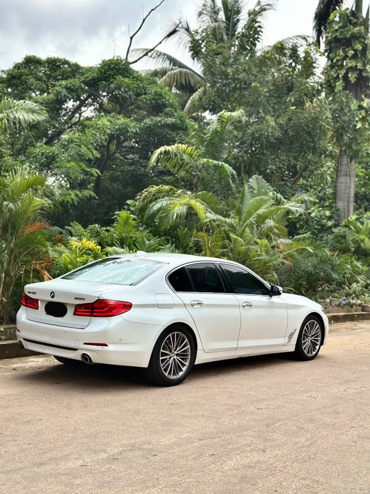 2017 BMW 5 SERIES Sedan — photo 6 of 7