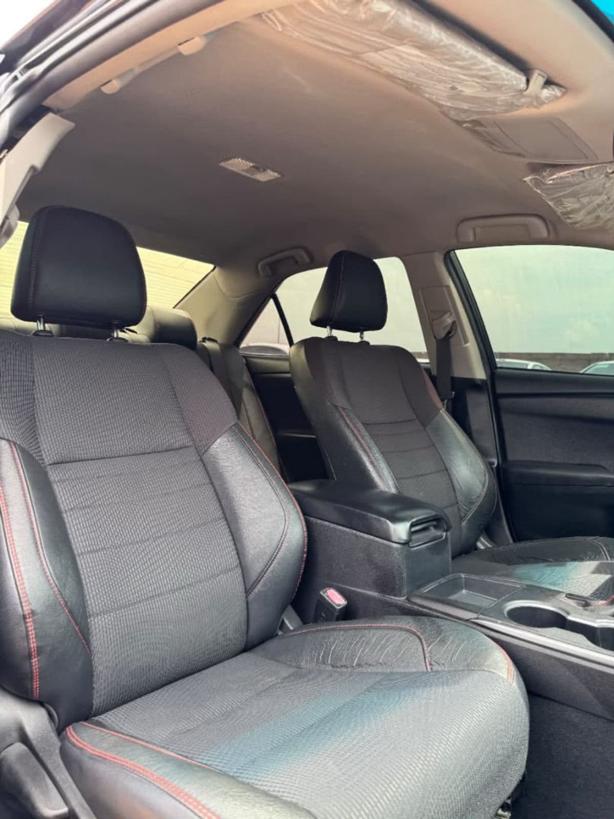 2016 Toyota Camry Sedan — photo 4 of 7
