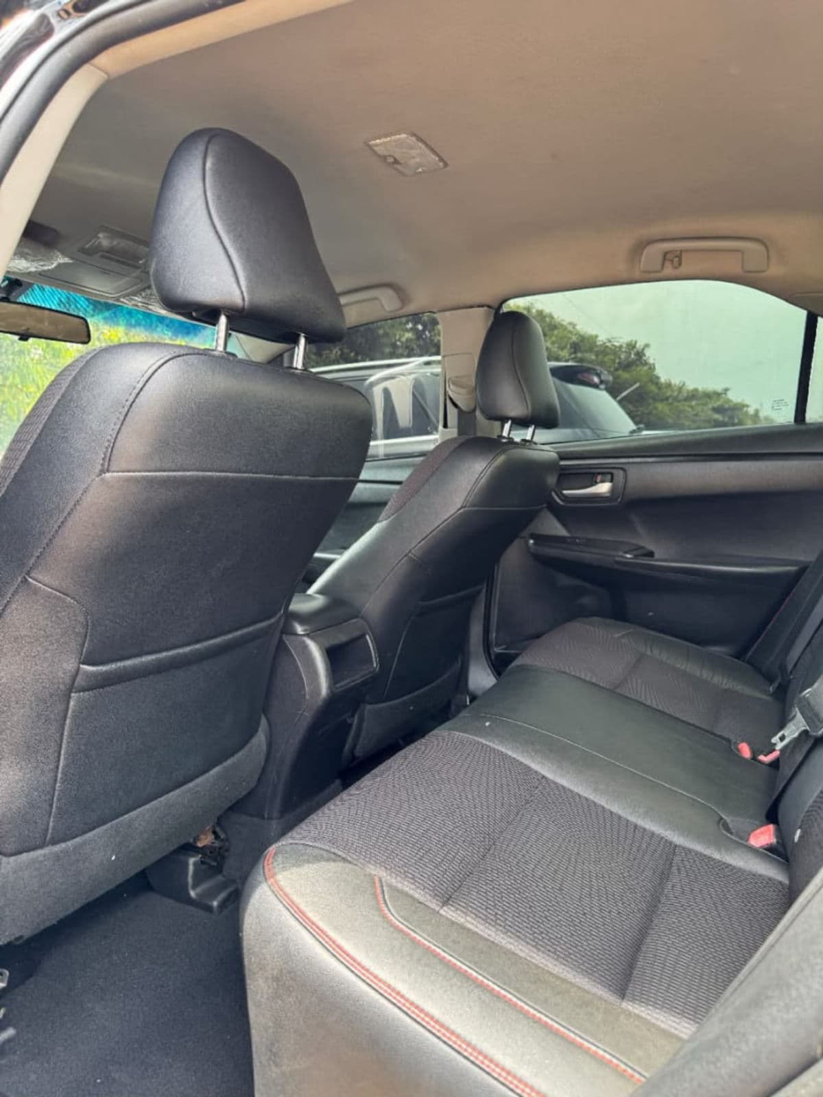 2016 Toyota Camry Sedan — photo 5 of 7