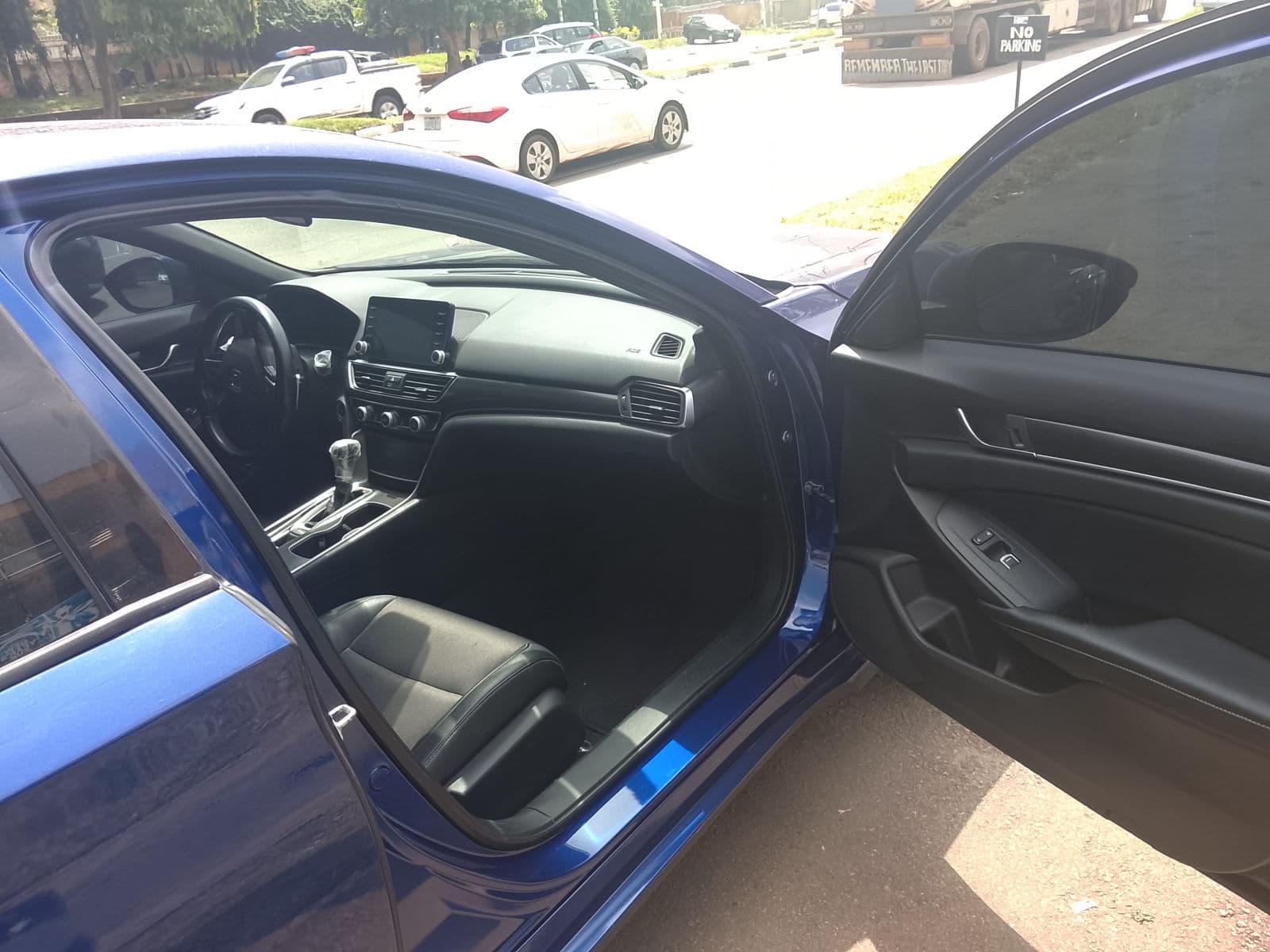 2018 Honda Accord Sedan — photo 8 of 11
