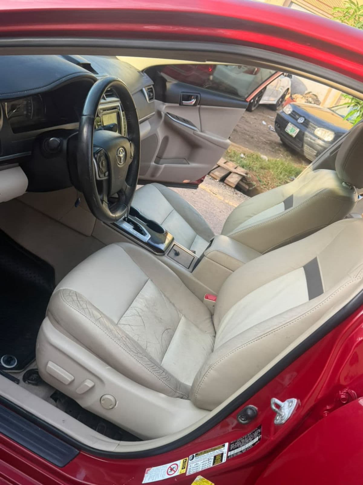 2013 Toyota Camry Sedan — photo 4 of 9