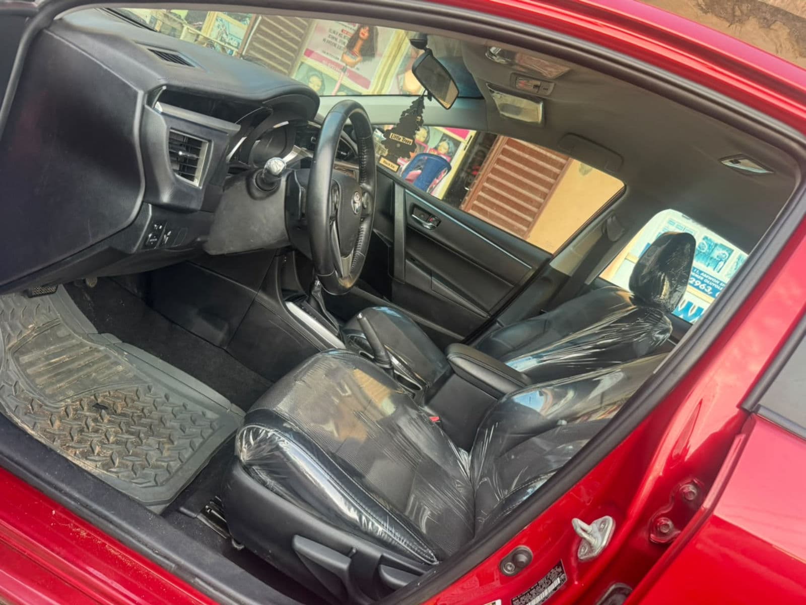 2014 Toyota Corolla Sedan — photo 5 of 11