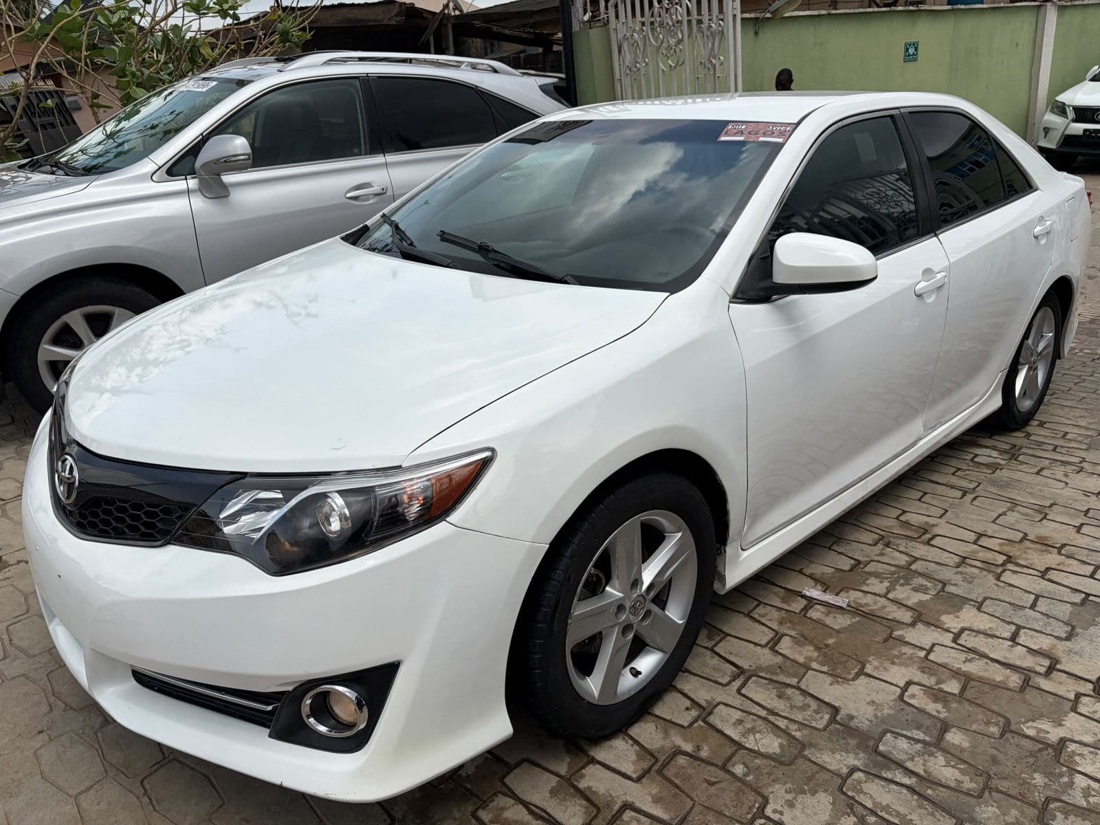 2013 Toyota Camry Sedan — photo 3 of 9
