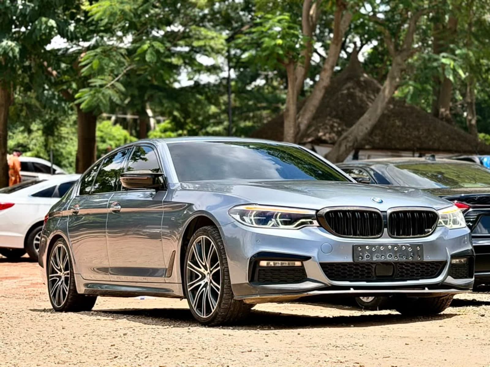 2018 BMW 5 SERIES Sedan — photo 2 of 8