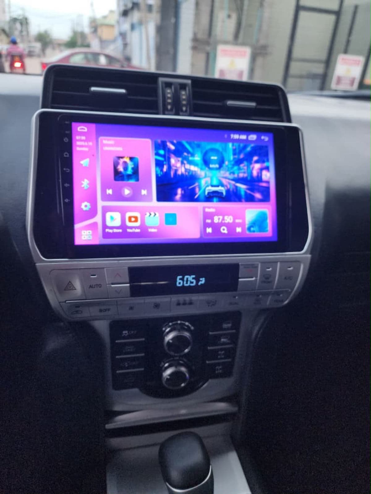 2010 Toyota Land Cruiser Prado SUV — photo 2 of 10