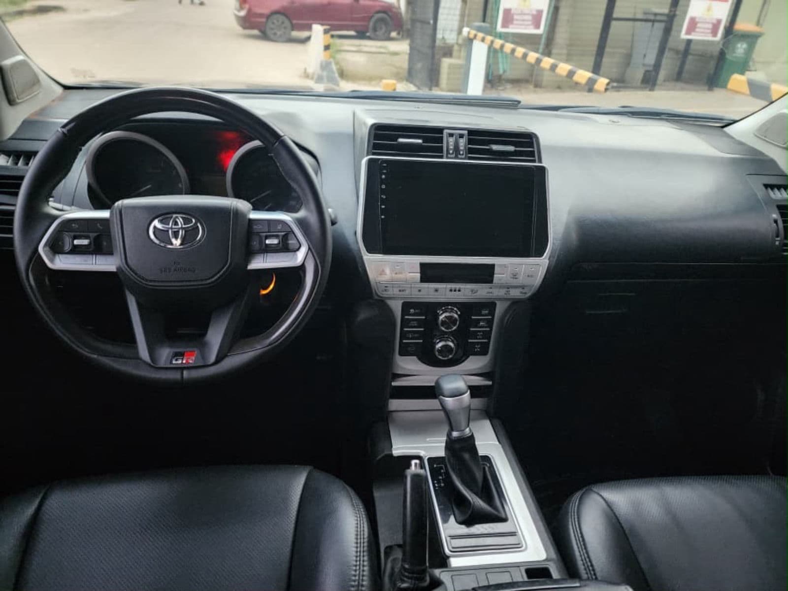 2010 Toyota Land Cruiser Prado SUV — photo 4 of 10