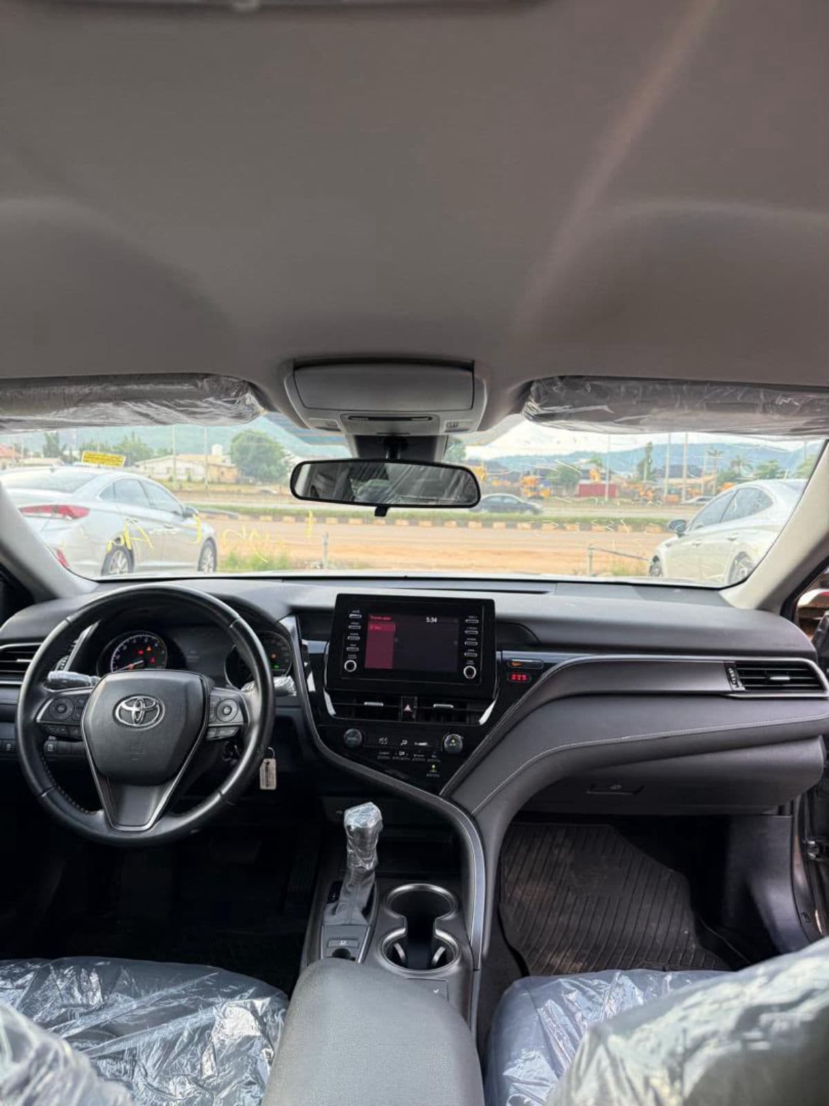 2022 Toyota Camry Sedan — photo 4 of 6