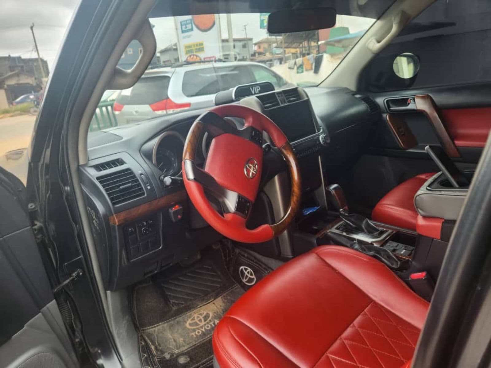 2013 Toyota Land Cruiser Prado SUV — photo 2 of 9