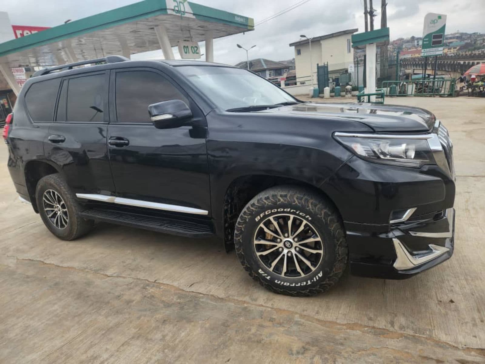 2013 Toyota Land Cruiser Prado SUV — photo 6 of 9