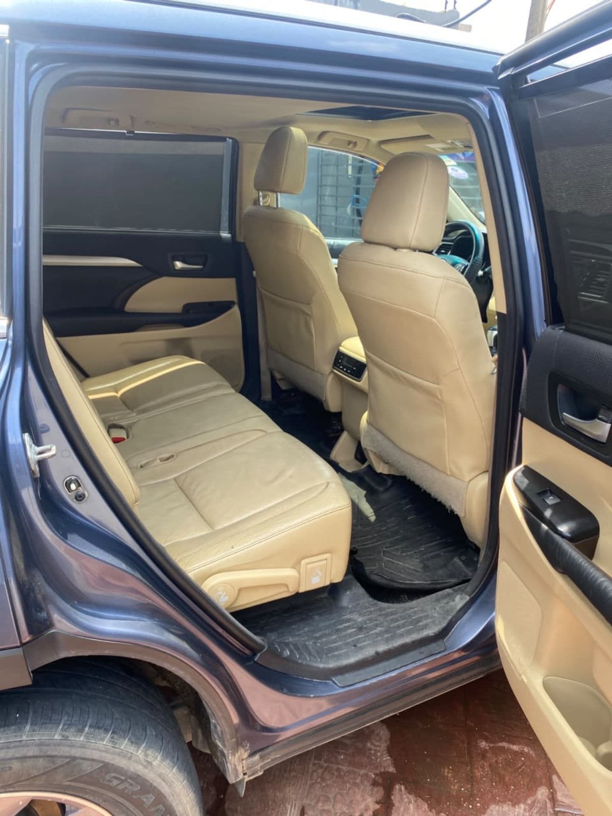 2015 Toyota Highlander SUV — photo 6 of 9