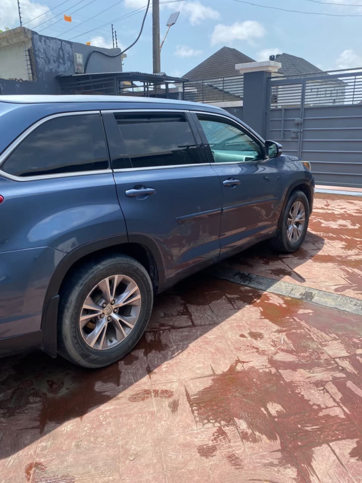 2015 Toyota Highlander SUV — photo 8 of 9