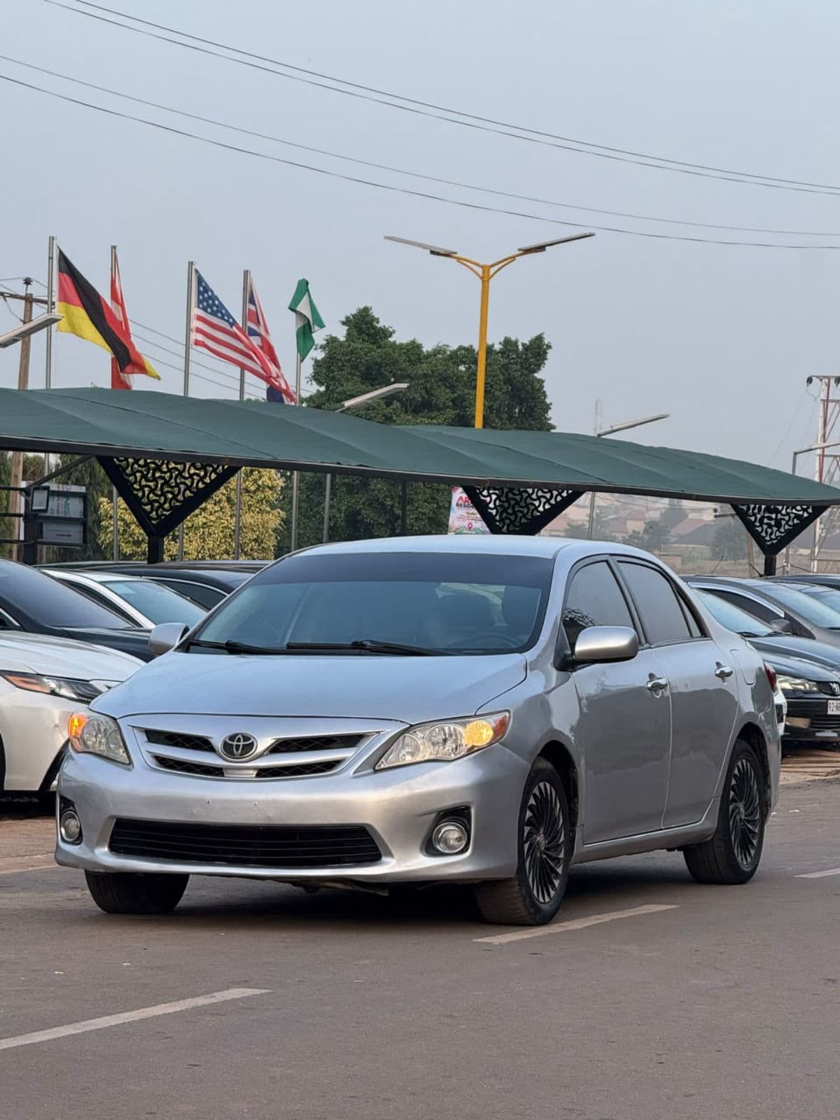 2013 Toyota Corolla Sedan — photo 2 of 9