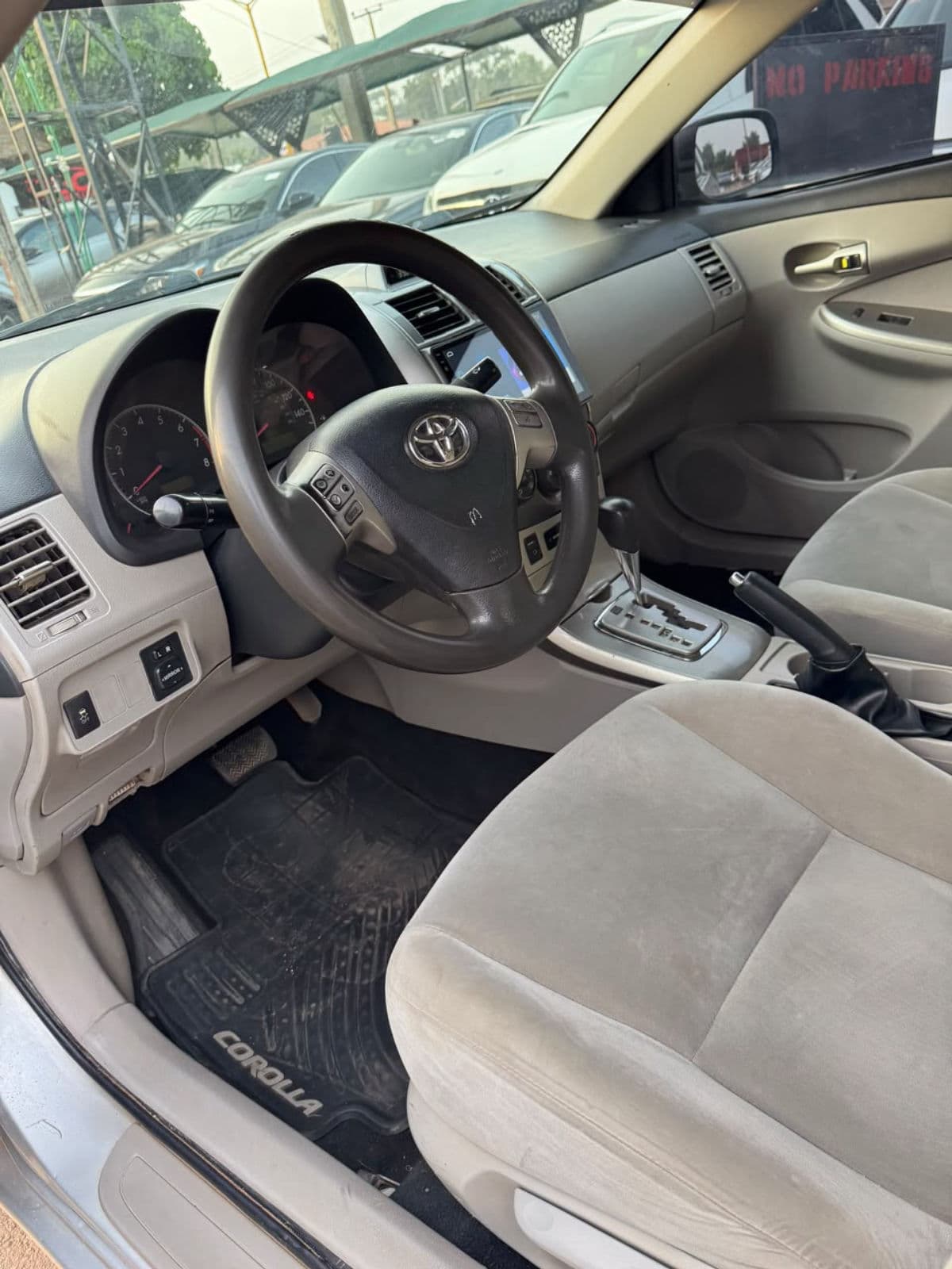 2013 Toyota Corolla Sedan — photo 4 of 9