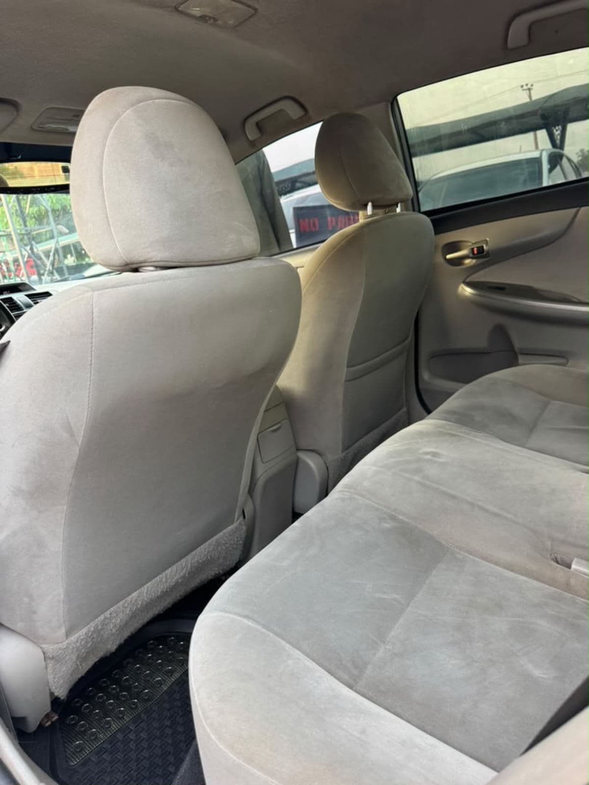 2013 Toyota Corolla Sedan — photo 6 of 9