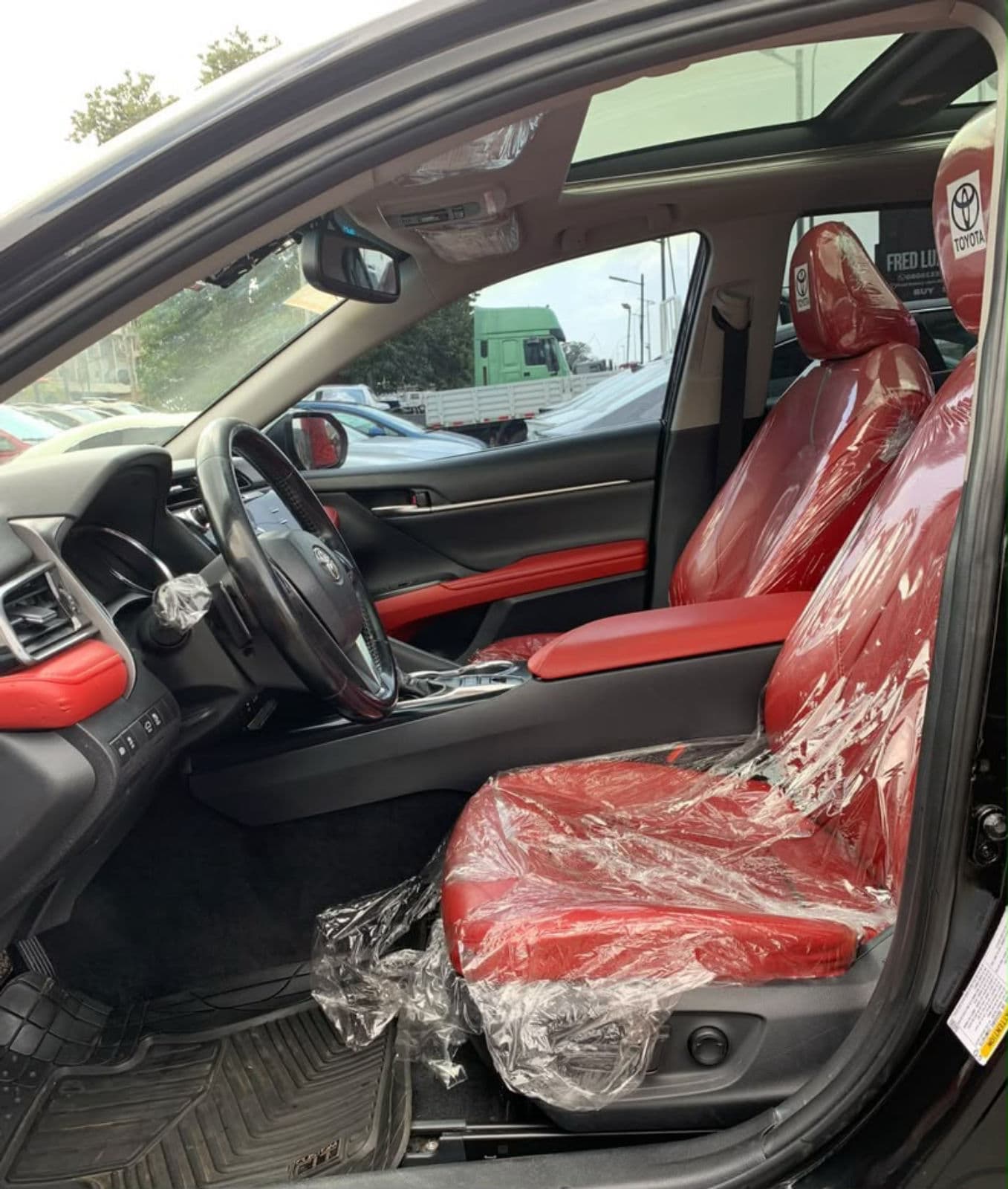 2019 Toyota Camry Sedan — photo 2 of 4