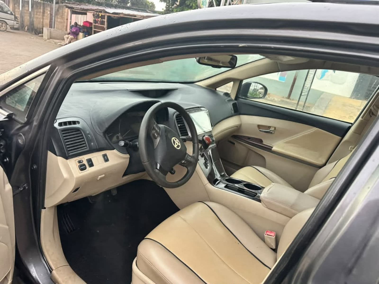 2010 Toyota Venza SUV — photo 2 of 6