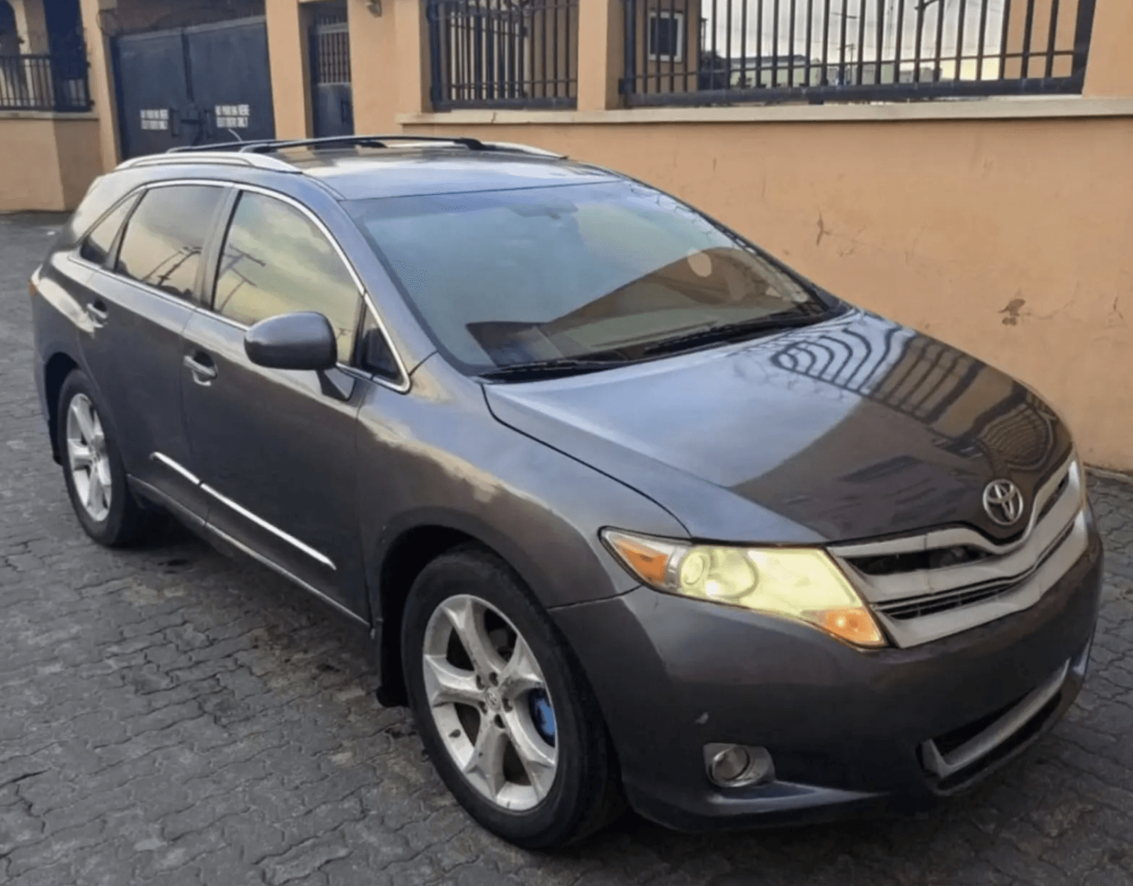 2010 Toyota Venza SUV — photo 6 of 6
