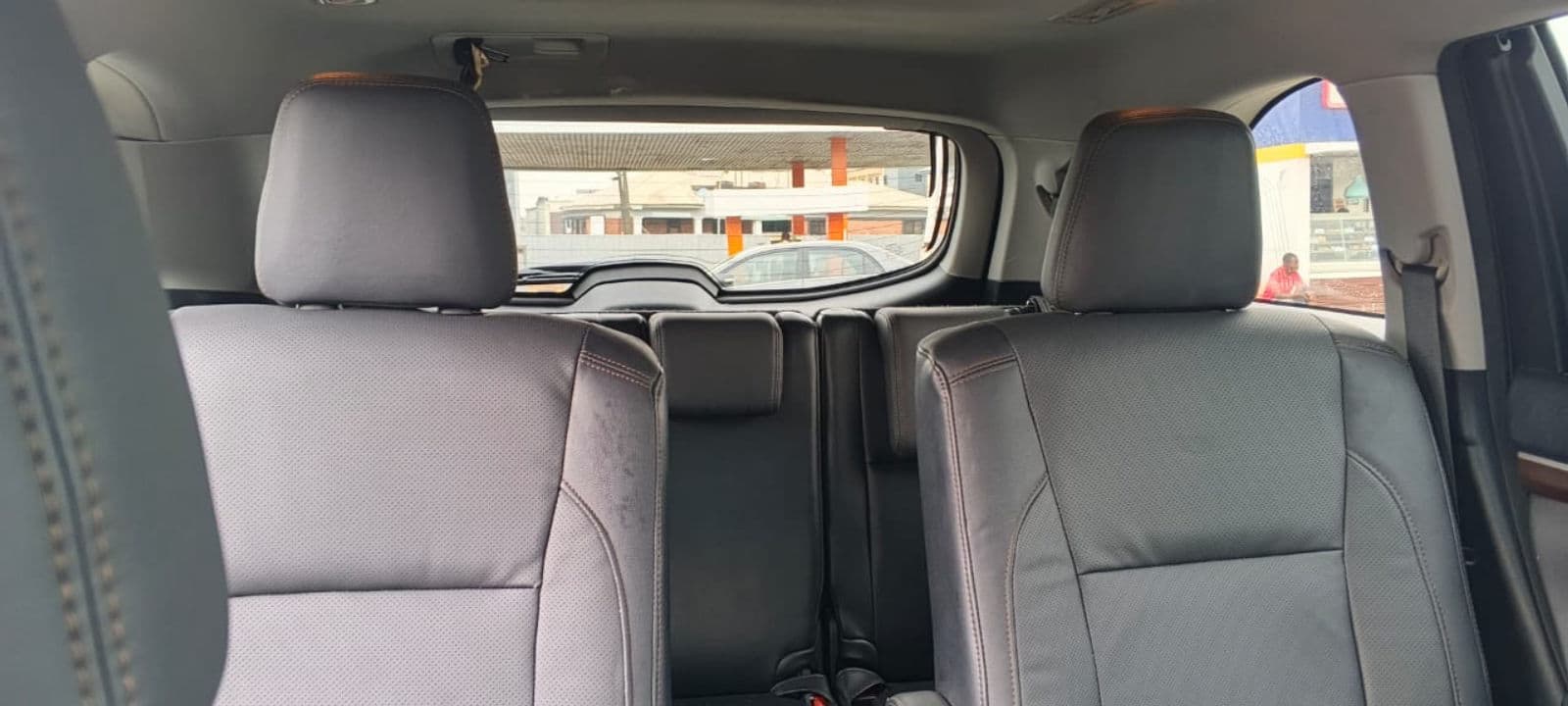 2015 Toyota Highlander SUV — photo 3 of 10