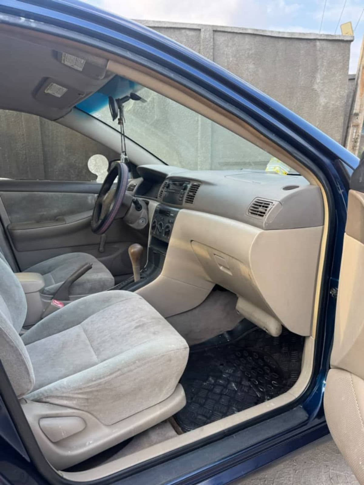2008 Toyota Corolla Sedan — photo 2 of 5