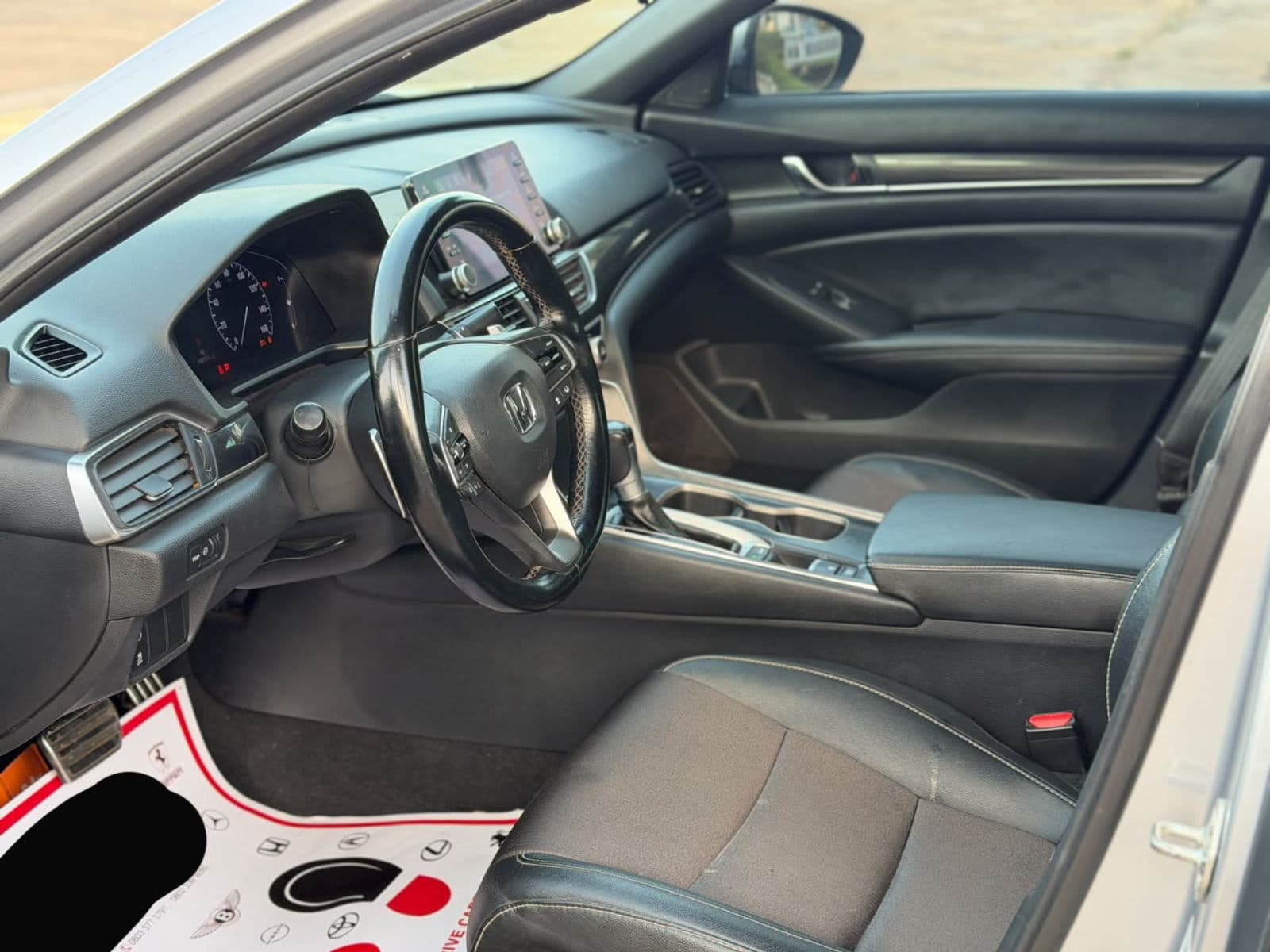 2020 Honda Accord Sedan — photo 3 of 6