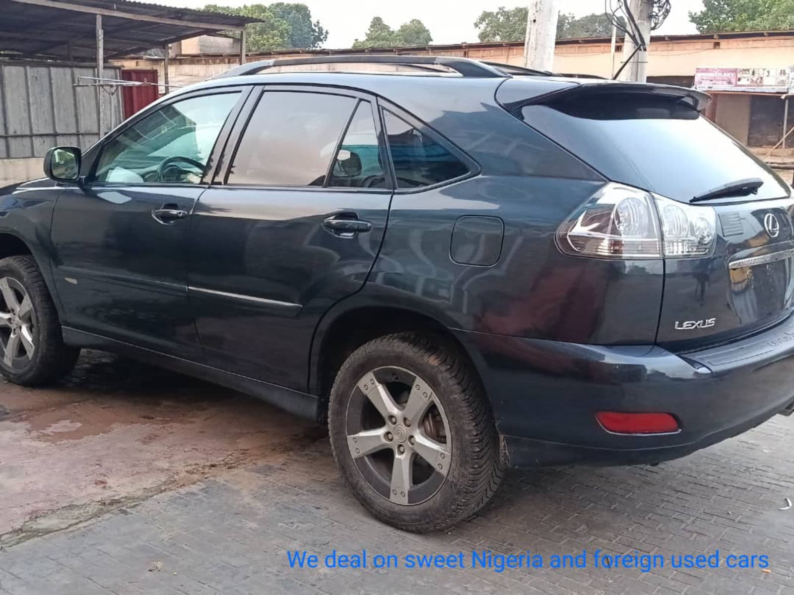 2010 Lexus RX SUV — photo 2 of 3