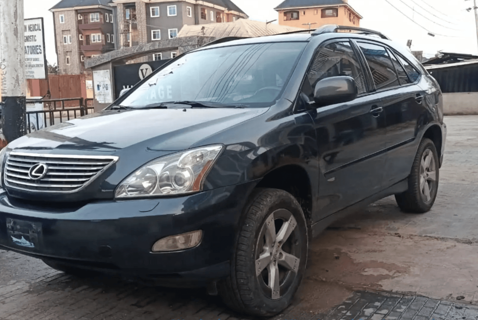 2010 Lexus RX SUV — photo 3 of 3