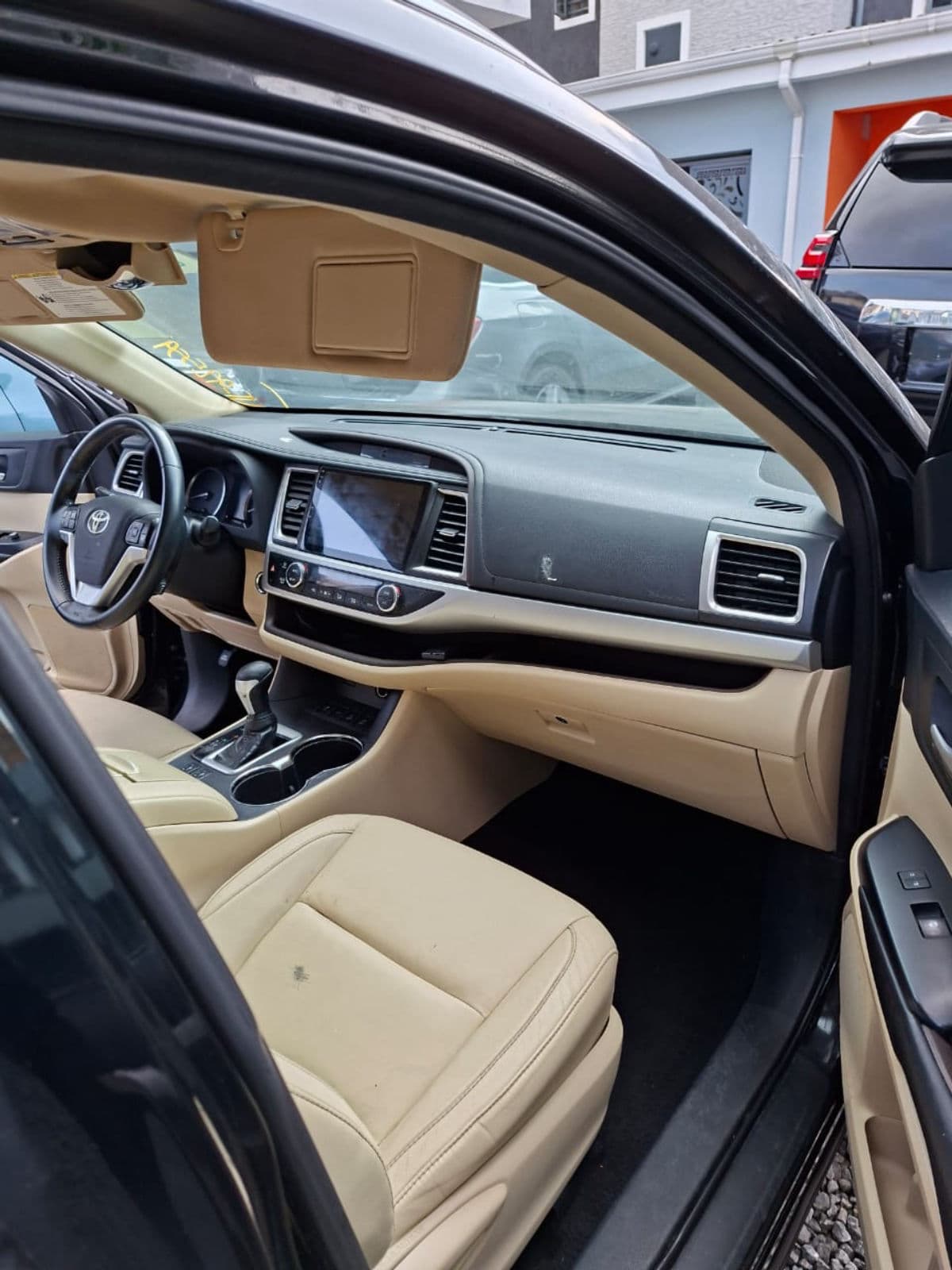 2016 Toyota Highlander SUV — photo 3 of 11