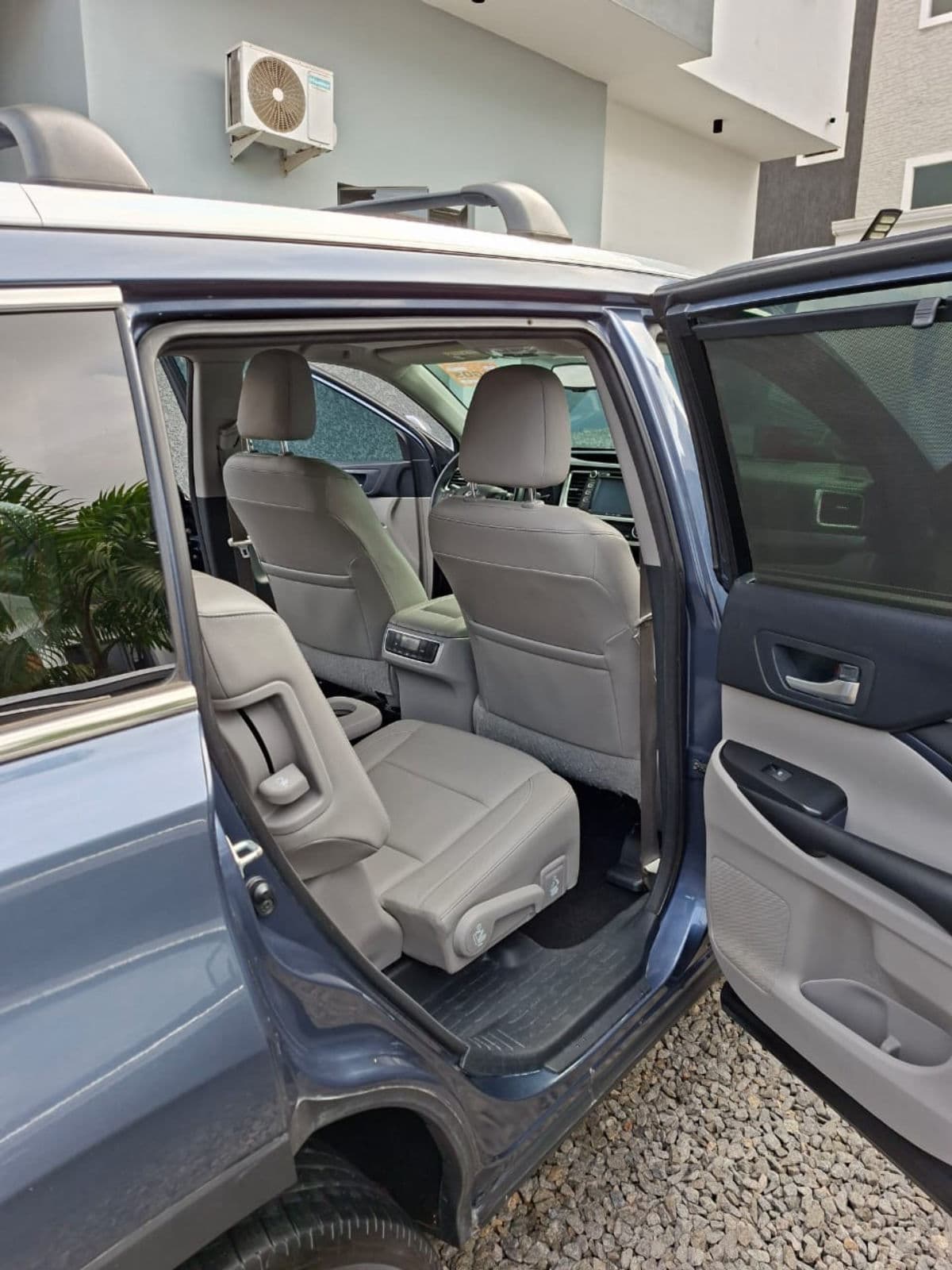 2016 Toyota Highlander SUV — photo 5 of 11