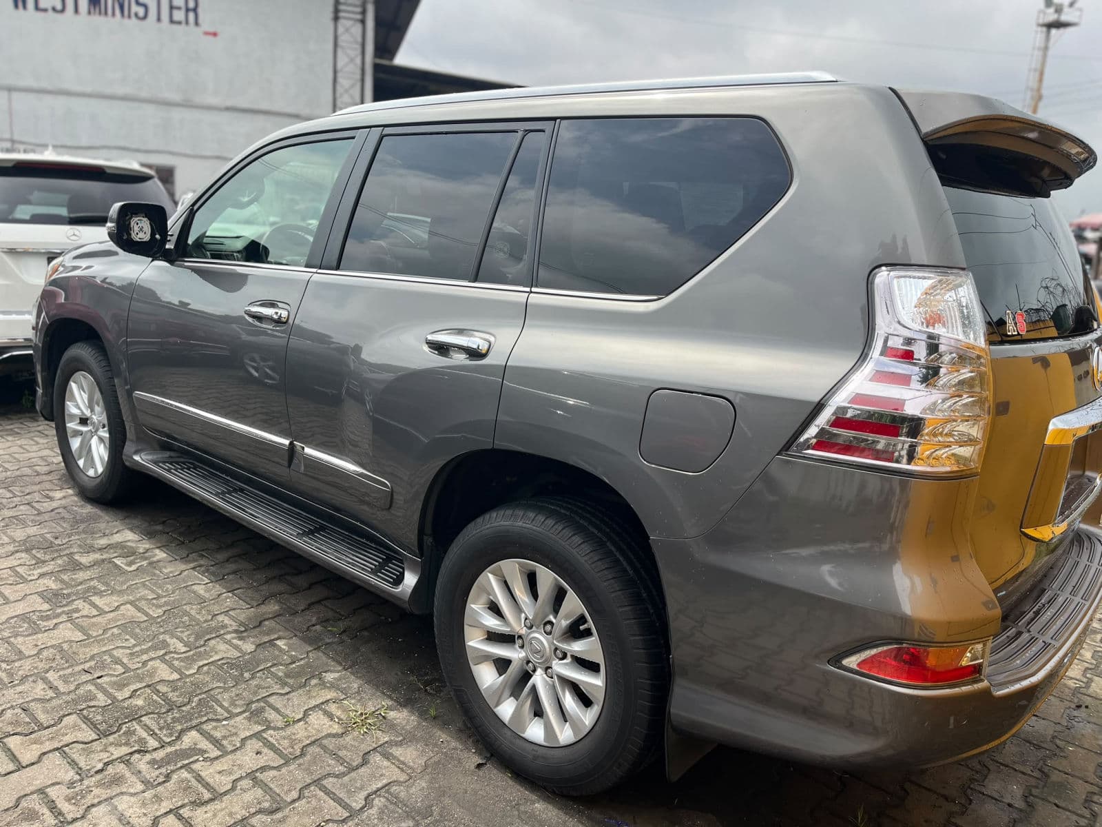 2015 Lexus GX SUV — photo 10 of 11