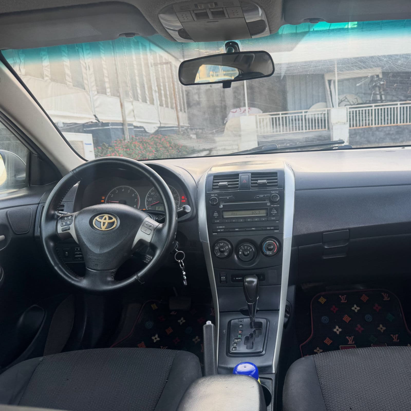 2009 Toyota Corolla Sedan — photo 3 of 11