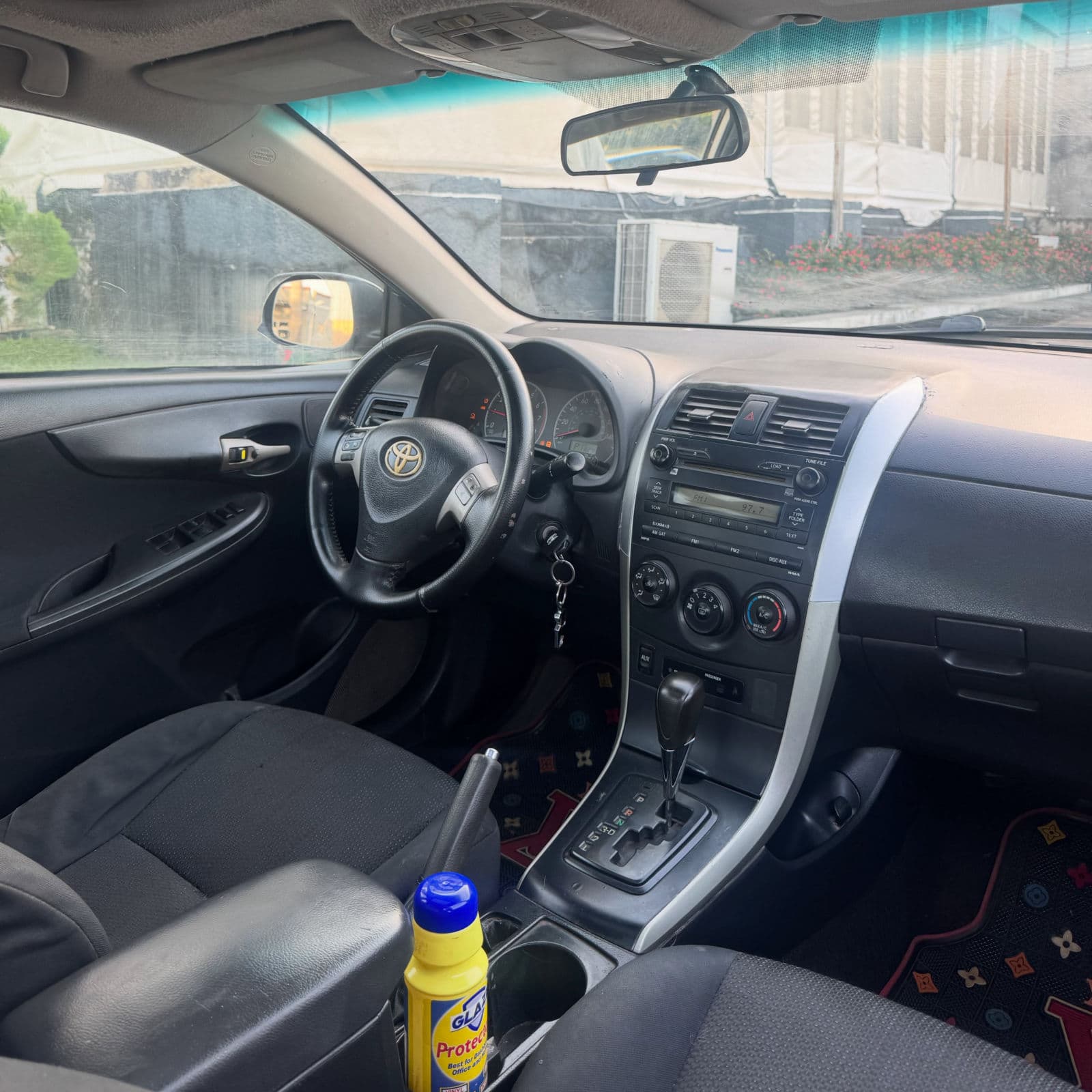 2009 Toyota Corolla Sedan — photo 4 of 11
