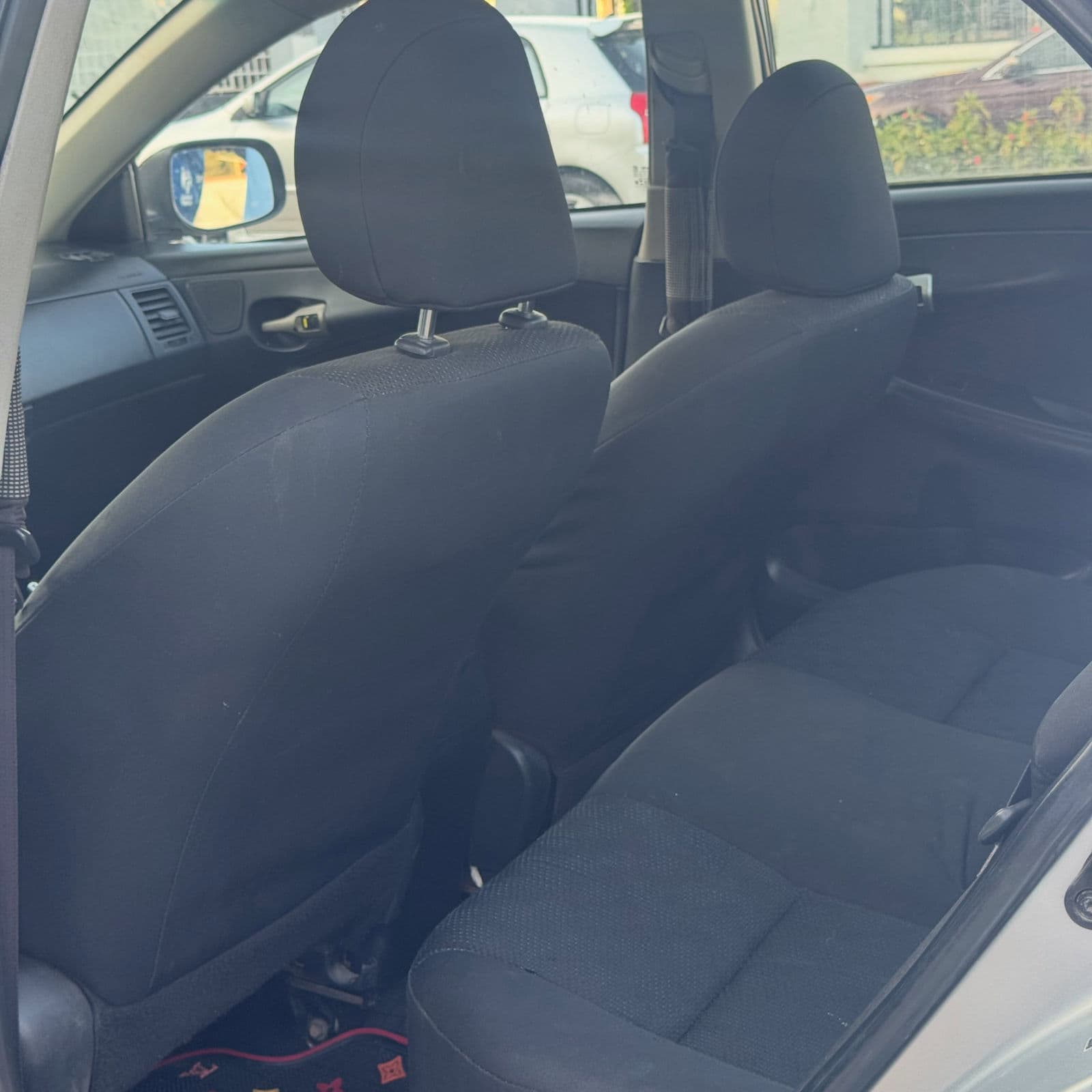 2009 Toyota Corolla Sedan — photo 5 of 11