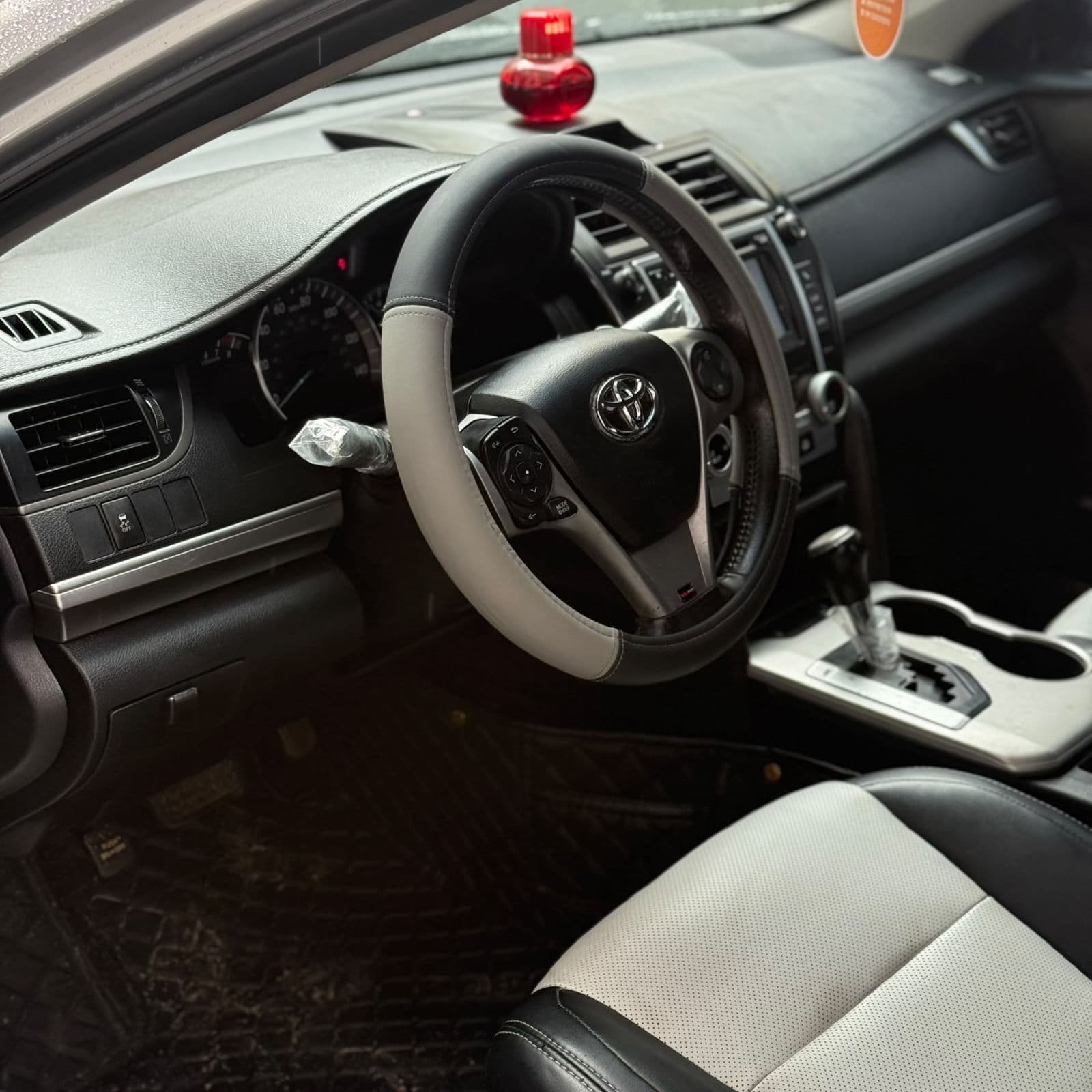 2011 Toyota Camry Sedan — photo 5 of 7