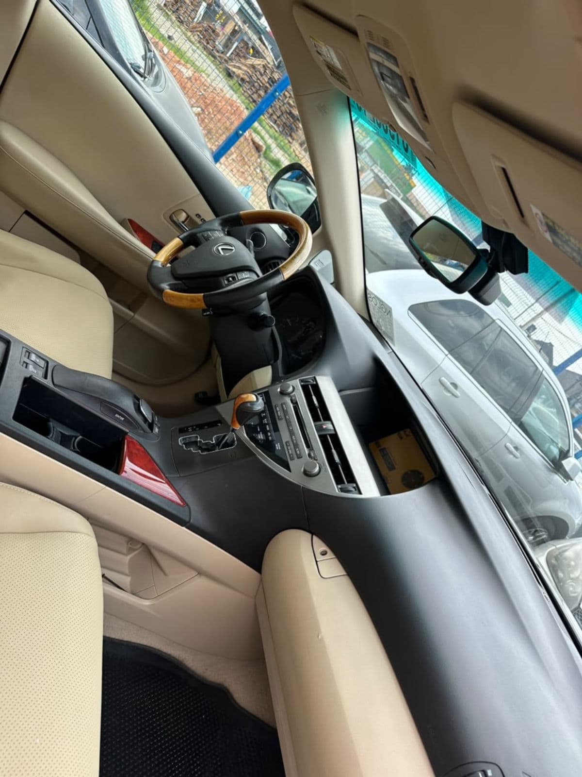 2010 Lexus RX SUV — photo 2 of 9