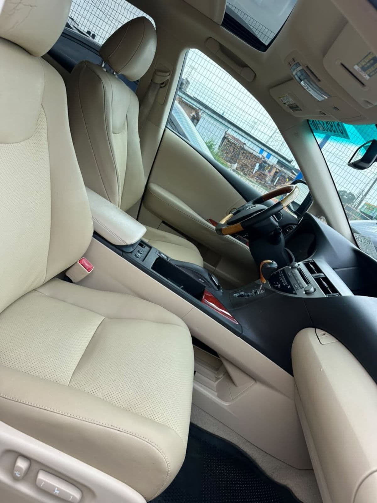 2010 Lexus RX SUV — photo 5 of 9