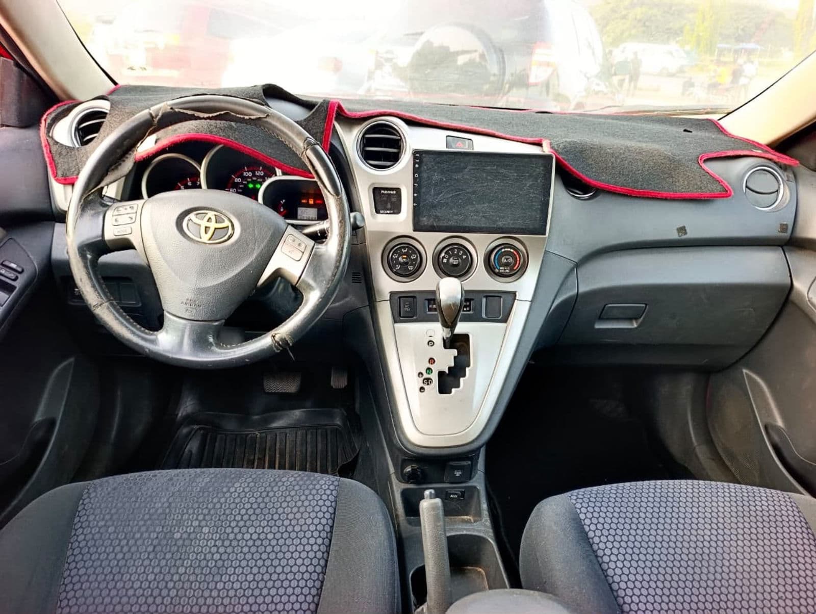 2008 Toyota Matrix Hatchback — photo 2 of 5