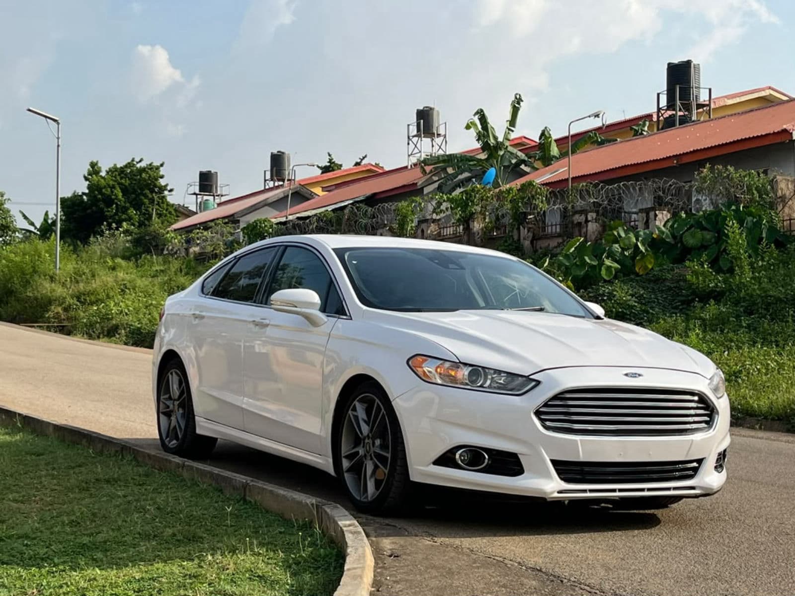 2014 Ford Fusion Sedan — photo 5 of 9