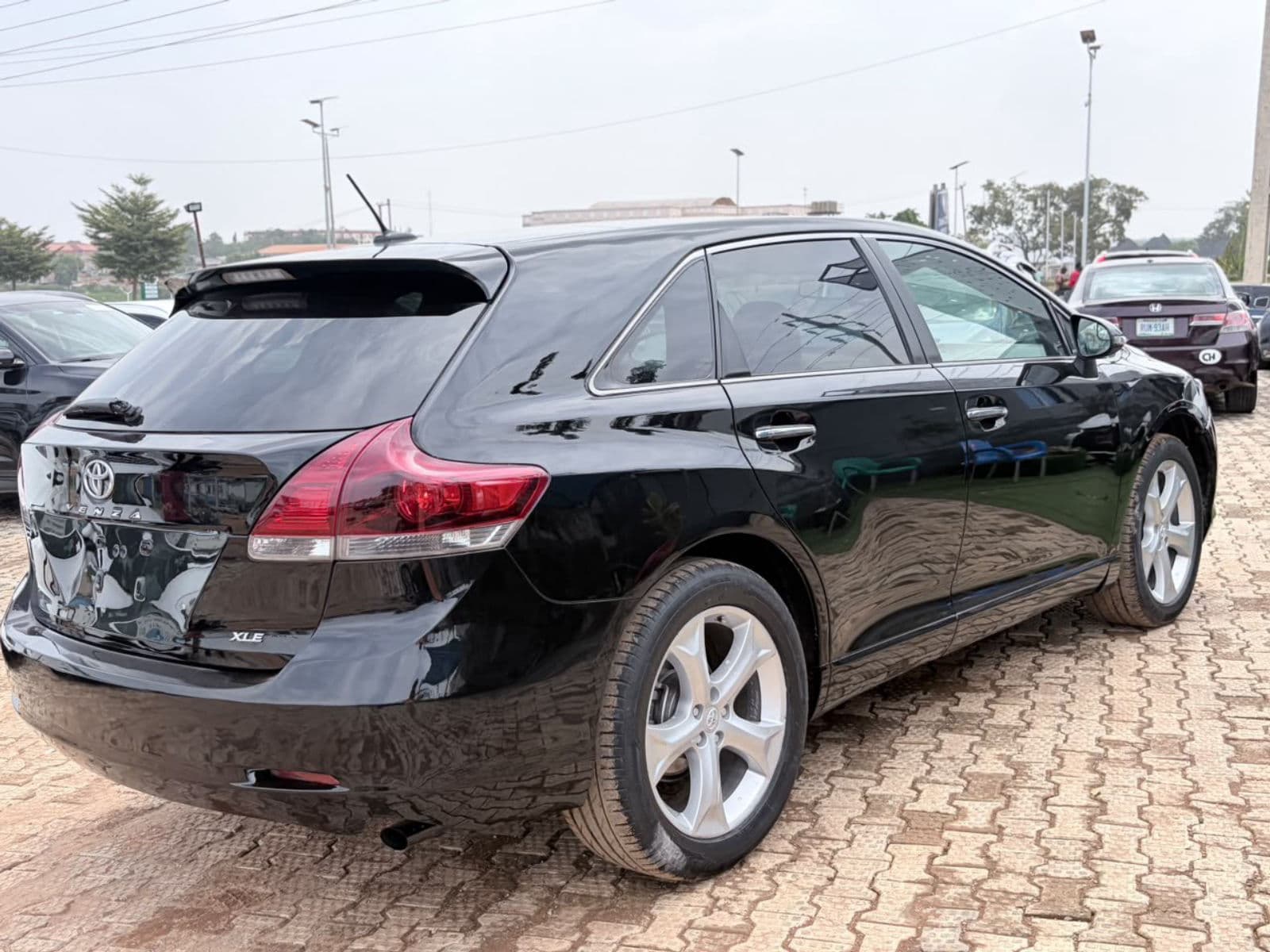 2016 Toyota Venza SUV — photo 6 of 6