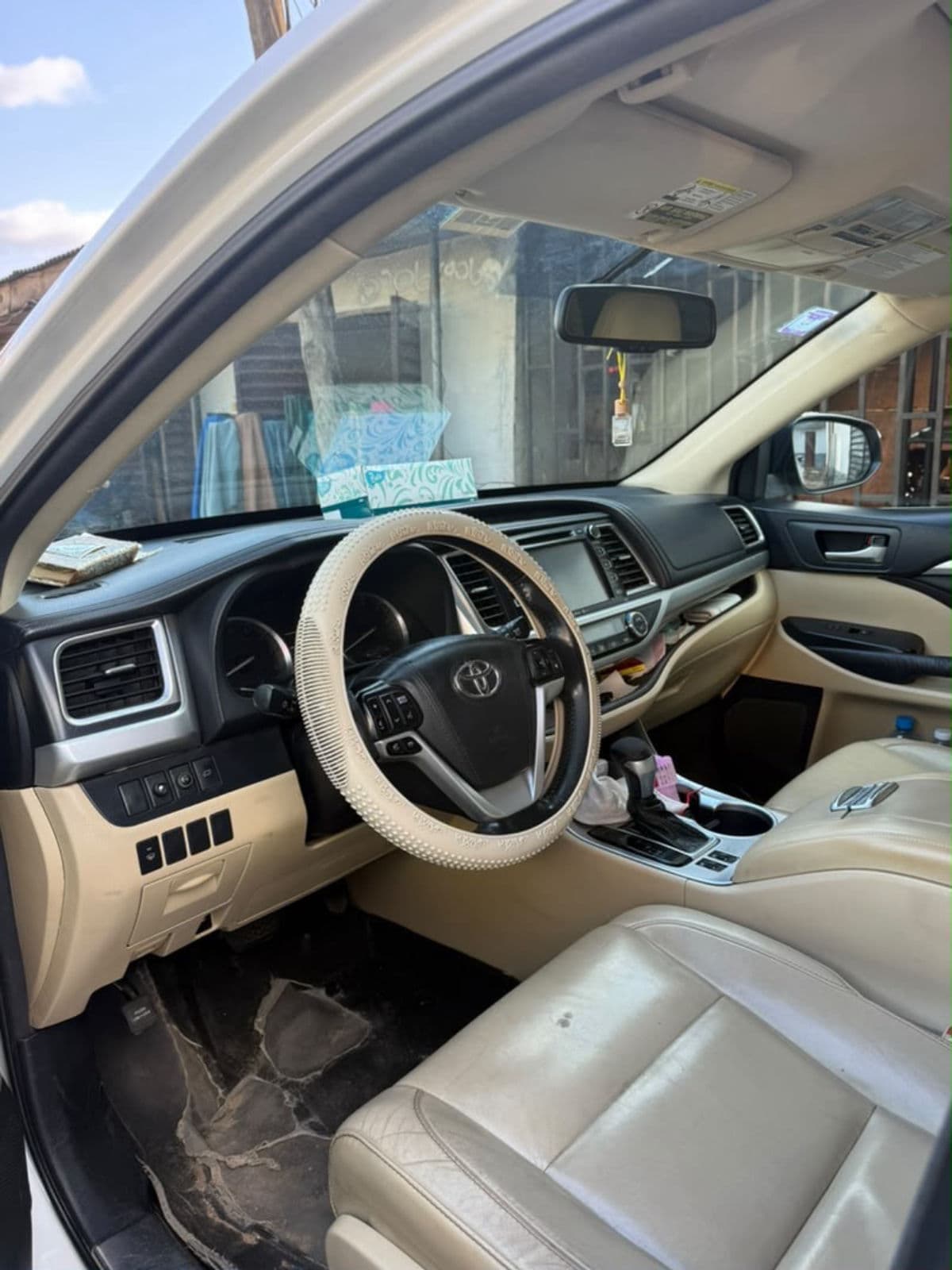 2016 Toyota Highlander SUV — photo 2 of 11