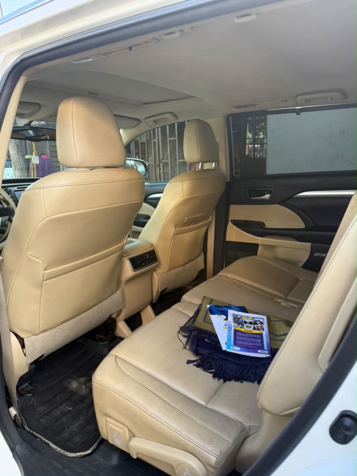 2016 Toyota Highlander SUV — photo 3 of 11