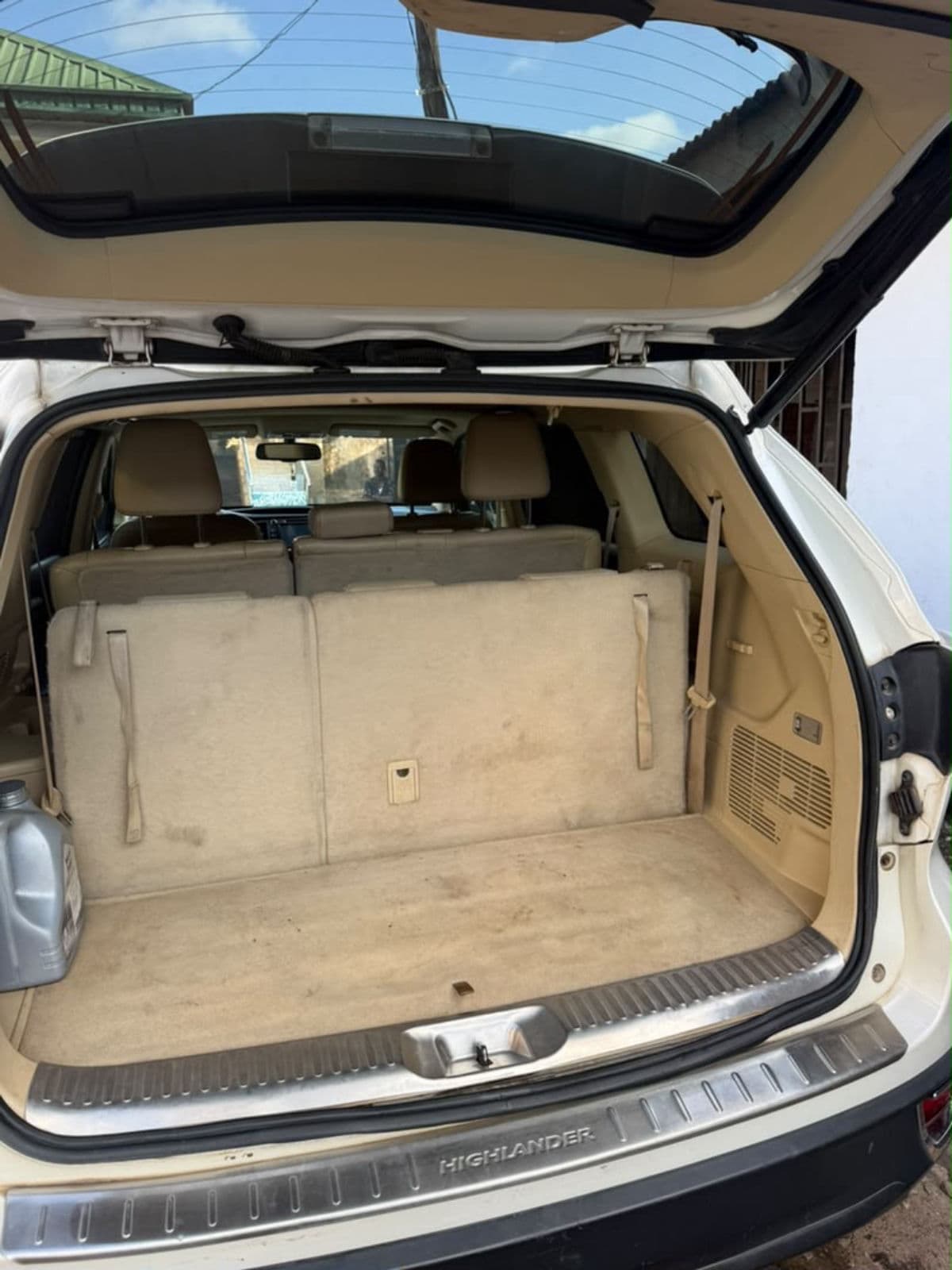 2016 Toyota Highlander SUV — photo 4 of 11