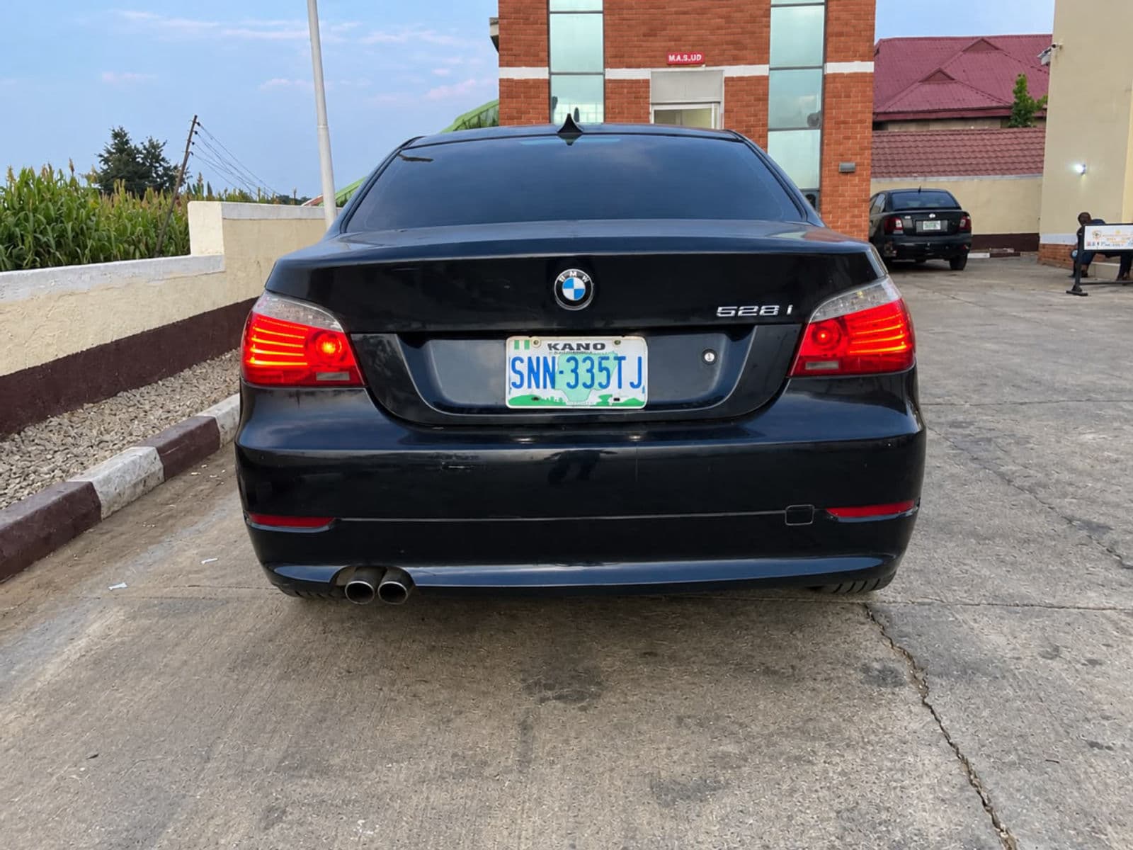 2009 BMW 5 SERIES SUV — photo 5 of 8