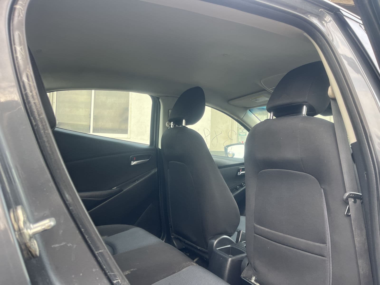2018 Toyota Yaris Sedan — photo 4 of 8