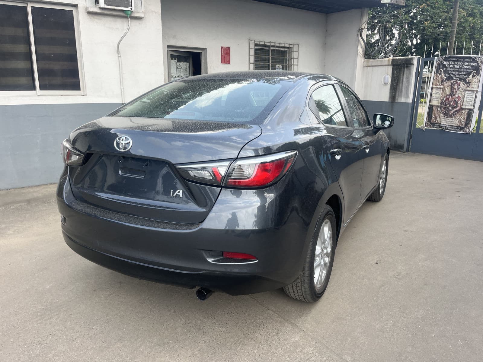 2018 Toyota Yaris Sedan — photo 7 of 8