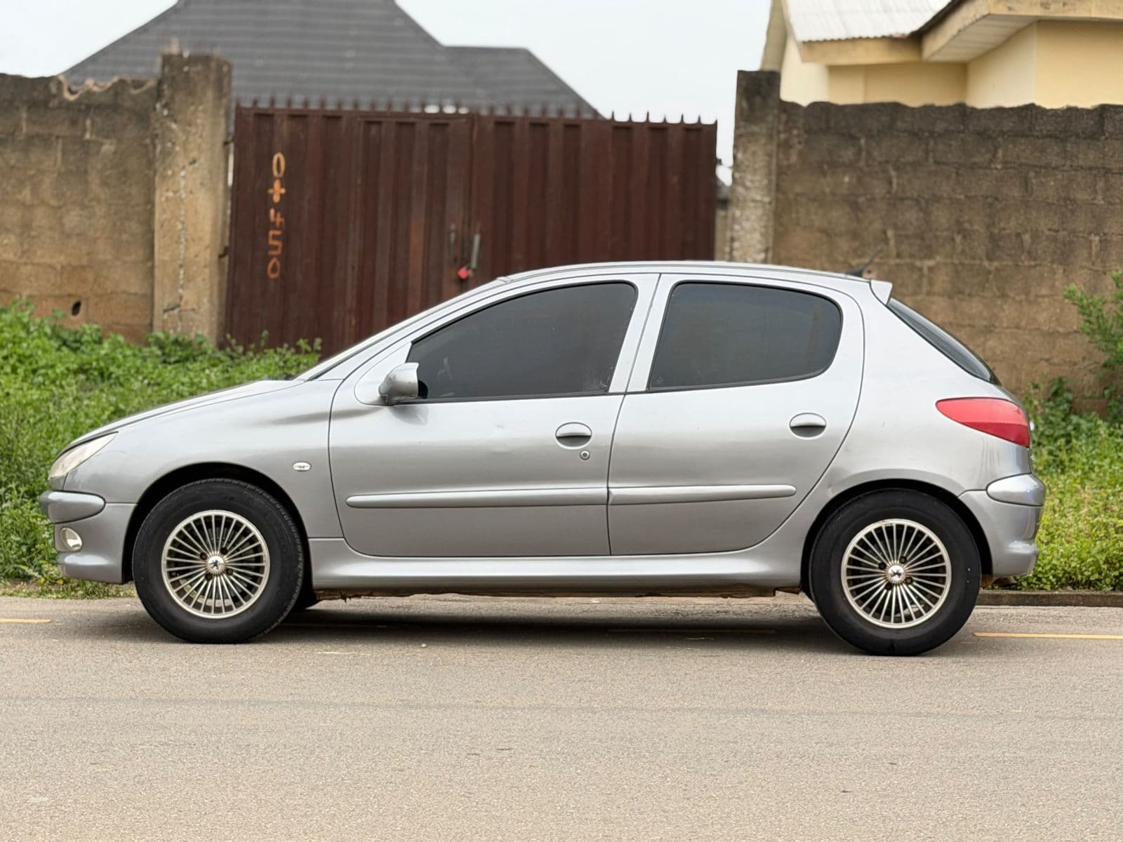 2006 Peugeot 206 Hatchback — photo 9 of 11
