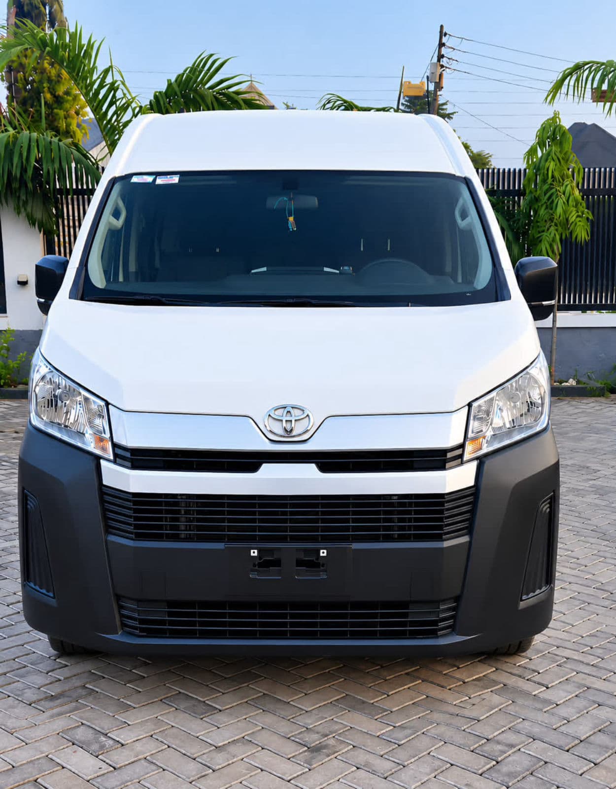 2026 Toyota Hummer bus Van/Minivan — photo 2 of 3