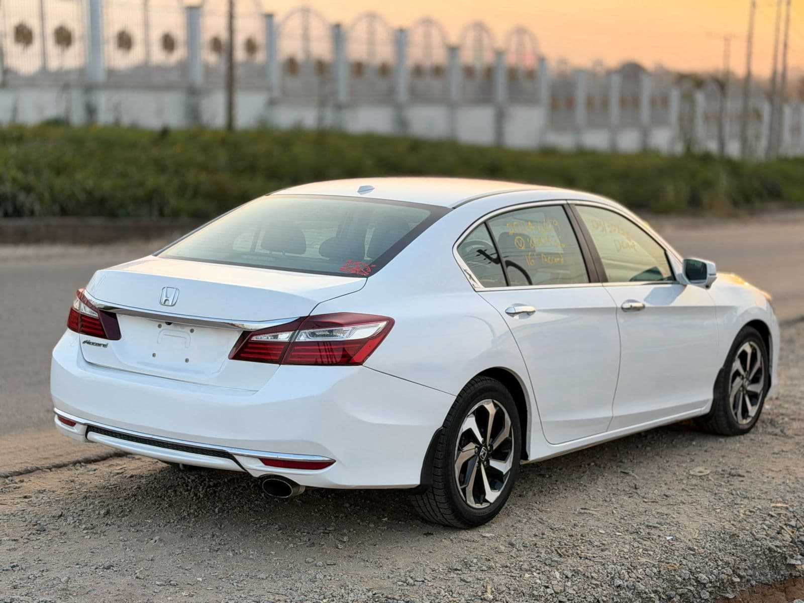 2016 Honda Accord Sedan — photo 5 of 9